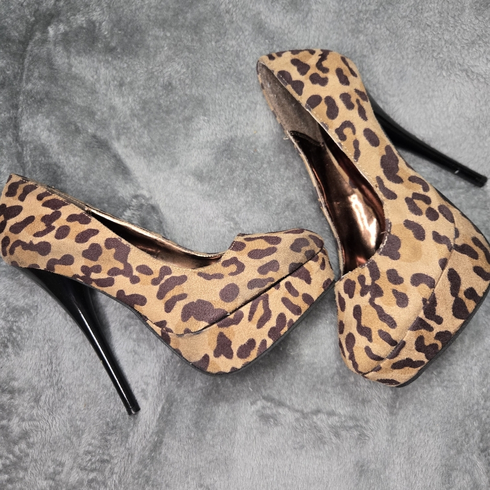 Charlotte Russe Leopard Heels size 6 - Picture 2 of 9